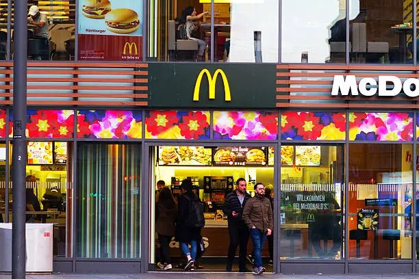 McDonald’s und Burger King führen in Deutschland Pfandsysteme für Mehrwegverpackungen ein